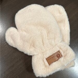 Brand new fluffy gloves